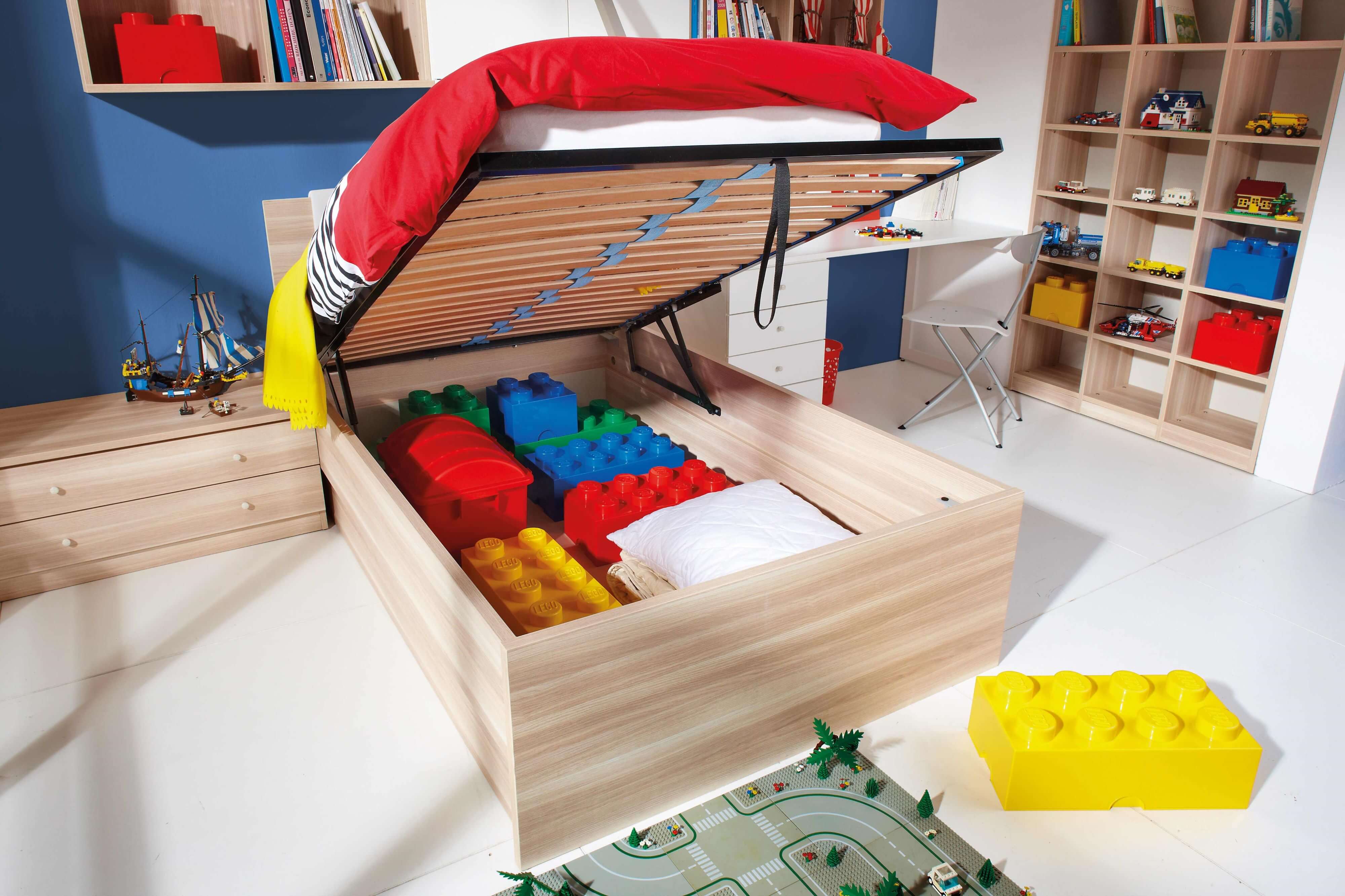 Prostor za igrače v predalu pod dvižno posteljo
