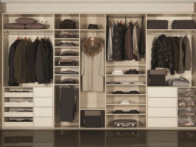 Garderobna omara - notranja ureditev za zimska oblačila