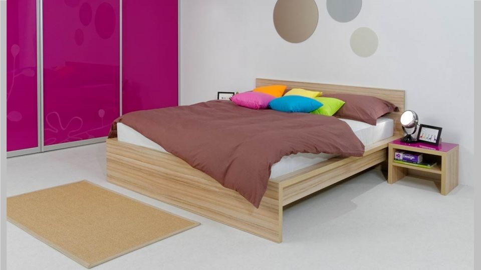 Akron postelja, model Zarja s predali ali brez. Širina od 80 do 200 cm, dolžina do 220 cm. Možno je prilagoditi ležalno višino. Vzglavje klasično leseno ali oblazinjeno.